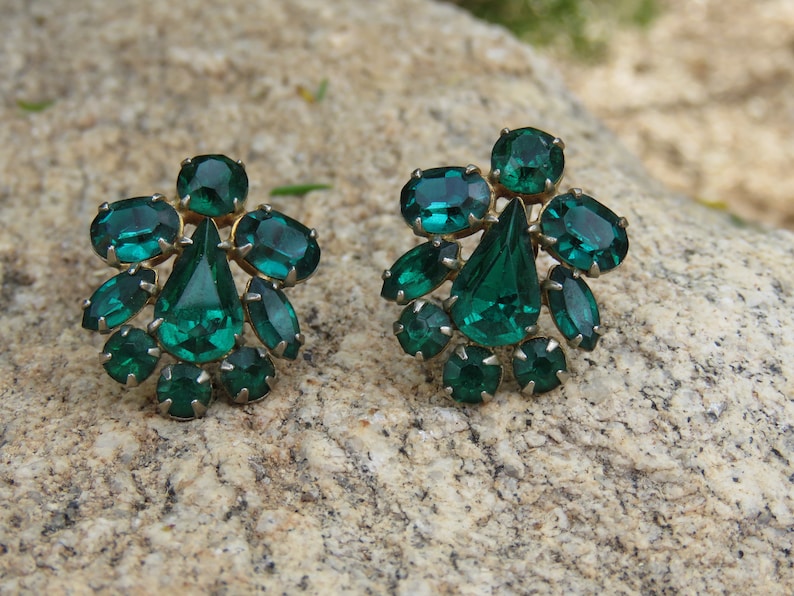 Emerald Green Screw Back Earrings Vintage Costume Jewelry - Etsy