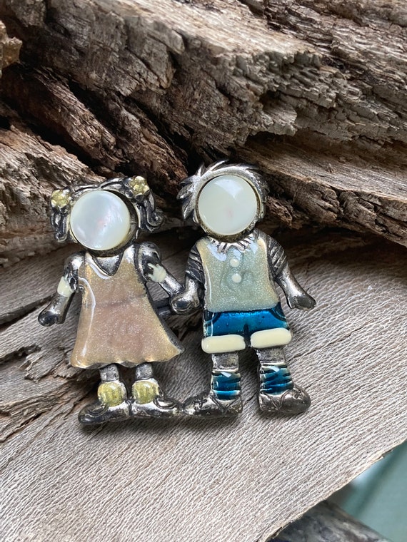 AJMC Girl Boy Holding Hands Silver Tone & Enamel B