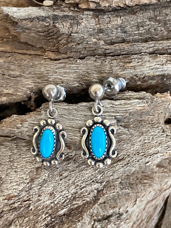 Beautiful Vintage Native American Navajo Turquoise Earth Dome Sterling Silver Ring Beautiful Vintage Native American Navajo Turquoise Earth Dome Sterling Silver Ring