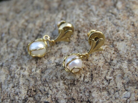 Vintage faux Pearl & Gold Tone Pierced Earrings, … - image 3