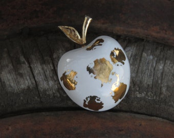 Vintage White Apple With Gold-tone Accents Brooch/Pin, Thanksgiving Wear, Fall, Springtime, Teacher Gift.