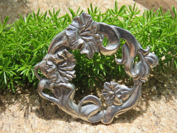 Pewter Lilly Flower Brooch, Floral Circle Pin, Hi… - image 2