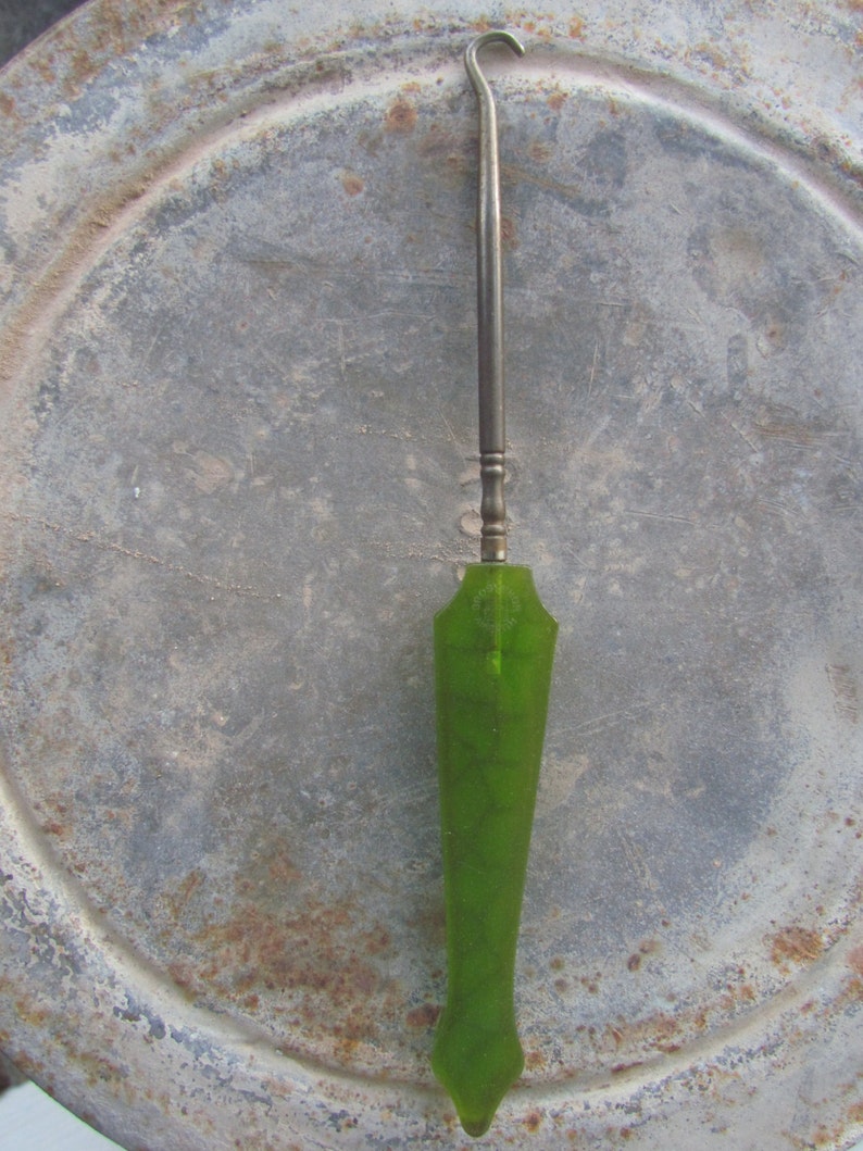 Antique Collectors boot lacer Stamped GROSVENOR AMERITH Ladies Vintage Shoe Button hook Metal Beautiful Green Handle Old Fashion