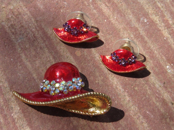 Red hat best sale jewelry