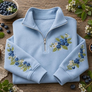 Sweatshirt met geborduurde bosbessenbloemen, shirt met botanische bessen op de mouw, tuinsweatshirt voor fruitliefhebbers, bosbessencadeau