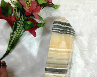 Duża wieża z kalcytu zebry: polerowany kryształowy obelisk, uzdrawiająca dekoracja domu
