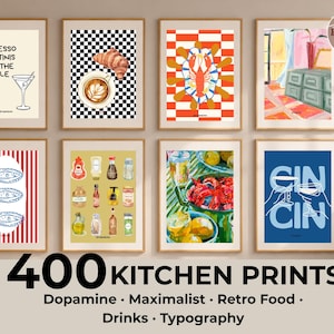 Puede incluir: Una colección de láminas de cocina enmarcadas con diversas ilustraciones de alimentos y bebidas. Las láminas incluyen imágenes de un martini, croissant con café, langosta y otros alimentos. El texto "400 KITCHEN PRINTS" se muestra debajo.