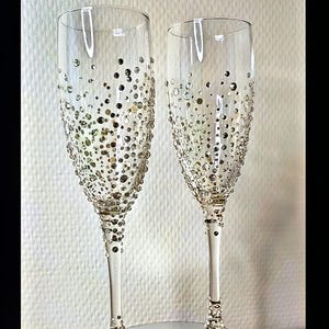 Dew Light – Crystal Champagne Flutes | Elegant Wedding Glasses | Handcrafted Rhinestone Toasting Flute Set | Couple Gift