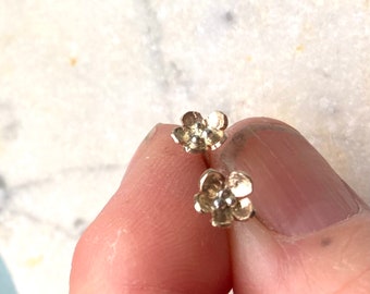 Pretty little gold flower studs with white gold stamens.Fully U.K. hallmarked