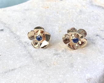 Gold flower earrings set with cornflower blue sapphires. Fully hallmarked