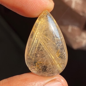 Cabochão de rutilo dourado muito atraente, pedra preciosa solta de quartzo, com fundo plano para fabricação de joias (34 cts, 31 x 19 mm)