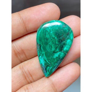 Ciondolo ovale in malachite naturale cabochon, pietra preziosa sfusa, regalo per lui, malachite di design (56,10 ct, 37 x 23 x 6 mm)
