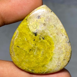 Madagascar Green Opal Cabochon Loose pendant- 36x35x7 mm Pear Shape handmade pendant natural green gemstone necklace Rings Macramé 58.60 Cts