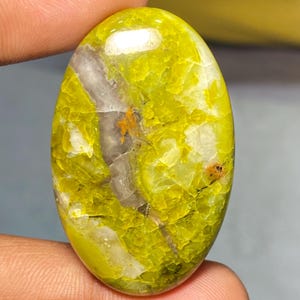 Cabochon d'opale verte de Madagascar - 43 x 27 x 7 mm, forme ovale, pendentif fait main, collier de pierres précieuses vertes naturelles, bagues en macramé 62,10 cts