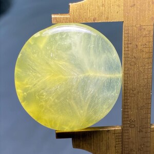 Cabochão de prehnita, pedra preciosa de prehnita natural de alta qualidade, pedra solta para fabricação de joias, pingentes artesanais, cristal curativo (67,55 CTs 33 x 33 x 7)