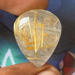 Cabochão de rutilo dourado natural de baixo preço, pedra preciosa solta de quartzo, com parte traseira plana para fabricação de joias (21,70 cts, 23 x 19 mm)