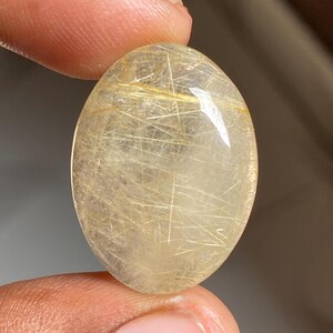Cabochão de rutilo dourado natural de baixo preço, pedra preciosa solta de quartzo, com parte traseira plana para fabricação de joias (28,60 cts, 26 x 19 mm)