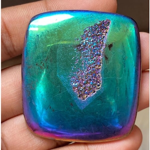 Cabochão drusa de titânio, cabochão drusa de titânio, cabochão drusa, cabochão drusa arco-íris formato quadrado para joias (152 cts. 49 x 44 x 7 mm)