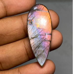 Spectrolite naturelle Labradorite Cabochon en forme de poire Labradorite violette pour la fabrication de bijoux en gros Labradorite 37,65 carats, 40x16x7 mm