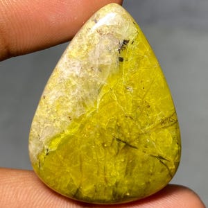 Natural Green Opal Cabochon Loose Stone Pear Shape handmade pendant Madagascar green gemstone necklace Rings Macramé 46.30 Carat 39x29x6 mm