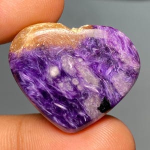 Cabochão de charoíta natural, pedra preciosa de charoíta, pedra preciosa de cura, charoíta roxa em formato de coração, joia para fazer charoíta, 3 0 cts. 23 x 27 x 6 mm