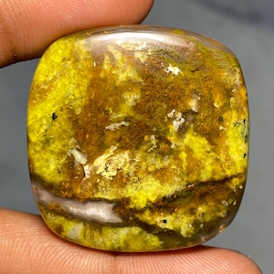 Cabochon d'opale verte de Madagascar - 36 x 35 x 7 mm Pendentif carré fait main avec pierres précieuses vertes naturelles Bagues Macramé 78,45 carats