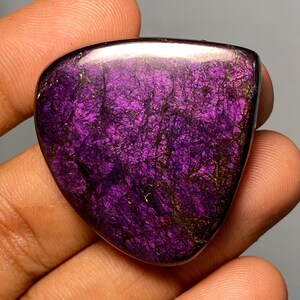 Pierre naturelle purpurite, cabochon purpurite en forme de poire, pendentif purpurite violet stichtite de créateur naturel pour bijoux 79,55 cts