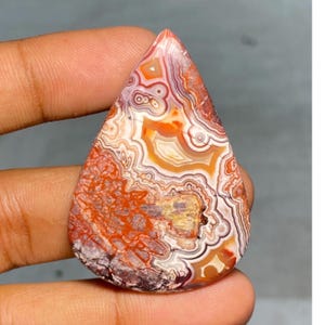 Agata pazza naturale al 100% di alta qualità, cabochon a forma di pera, pietra preziosa sciolta per la creazione di gioielli, 61,10 ct, 48x33x5 mm.