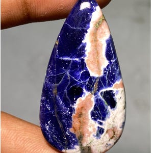 Cabochon de sodalite bleu, AAA, pierres précieuses de sodalite de qualité incroyable, pierre en vrac de sodalite naturelle faite à la main pour la fabrication de bijoux. 41.70Cts 43x24x6 MM
