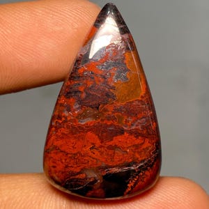 Cabochon de jaspilite en pierre précieuse, cabochon de jaspilite rouge en forme de poire, pierre précieuse de jaspilite en vrac pour la fabrication de bijoux - 33,85 cts. 33x20x5 mm