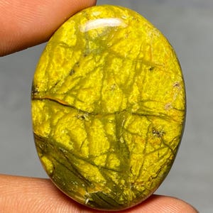 Cabochon d'opale verte - 31 x 30 x 6 mm, forme ovale, pendentif fait main, collier naturel de pierres précieuses vertes de Madagascar, bagues en macramé, 64,45 carats