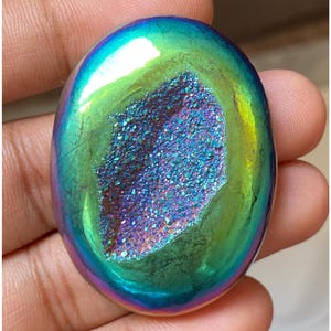 Cabochão Drusa de Titânio, Drusa de Titânio, Cabochão Drusa, Cabochão Drusa Arco-Íris (117,45 Cts. 45 x 34 x 10 MM)