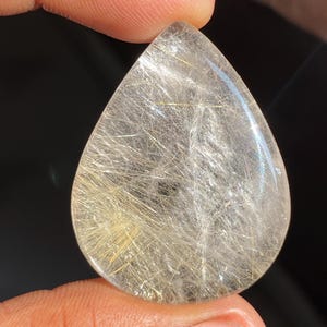 Cabochão de rutilo dourado muito atraente, pedra preciosa solta de quartzo, com fundo plano para fabricação de joias (70 cts 40 x 31 mm)