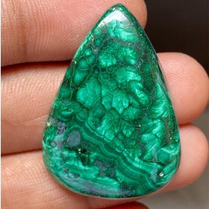Ciondolo cabochon in malachite naturale, pietra preziosa sfusa, a forma di pera in malachite, regalo per lui, malachite di design (62,95 ct, 37 x 26 x 6 mm)