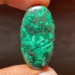 Cabochão de malaquita natural, pedra preciosa solta, pingente oval de malaquita para fazer joias, presente para ele, designer de malaquita (39,05 ct, 39 x 19 x 5 mm)