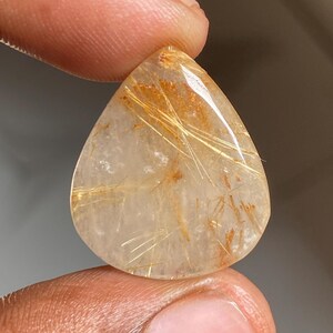 Cabochão de rutilo dourado natural de baixo preço, pedra preciosa solta de quartzo, com parte traseira plana para fabricação de joias (19,50 cts, 24 x 20 mm)
