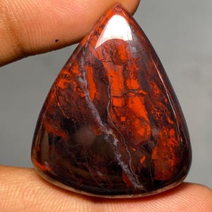Cabochon de jaspilite en pierre précieuse, cabochon de jaspilite rouge en forme de poire, pierre précieuse de jaspilite en vrac pour la fabrication de bijoux - 68,50 cts. 36x30x6 mm