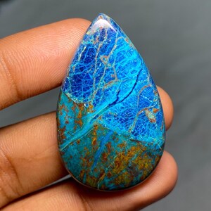 Cabochon di Shattuckite, pietra sciolta, pietra preziosa naturale di Shattuckite blu a forma di pera per la creazione di gioielli, ciondolo in macramè da 59,30 ct, 43x27x6 mm.