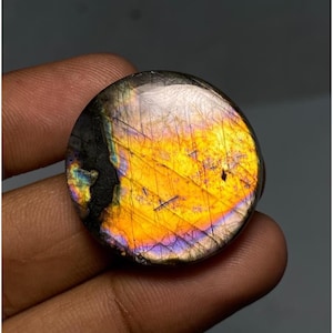 Labradorita natural multifogo cabochão formato redondo roxo labradorita para atacado fabricação de joias labradorita 48,15 quilates, 28x28x6 mm