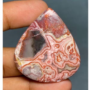 Einzigartige Bestnote Qualität 100% natürliche Crazy Lace Achat Birnenform Cabochon Lose Edelstein für die Herstellung von Schmuck 65,60 Ct. 43x38x5mm