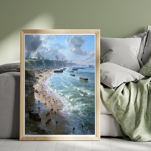 Puede incluir: Una impresión enmarcada de una escena histórica de playa. La obra de arte representa un paisaje costero con una playa, el océano y acantilados. Se ven numerosos barcos y personas, con humo al fondo. El marco es de color madera clara.