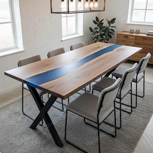 Mesa de comedor de madera de resina epoxi azul translúcida: lujo moderno y artesanal