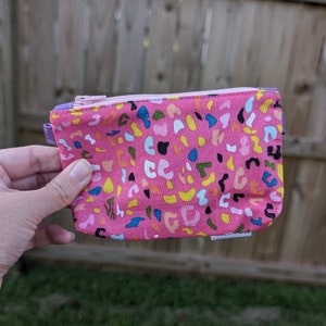 Monedero de guepardo arcoíris: hecho a mano, monedero pequeño con espiral, monedero pequeño, bolso de mano, neceser de viaje para maquillaje, regalo para maestros, gato, animal
