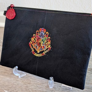 Bolso de embrague Wizard School Crest - hecho a mano, bolso pequeño de embrague, bolso pequeño, pulsera, bolsa de pañales de artículos de tocador de viaje de maquillaje, mundo mágico