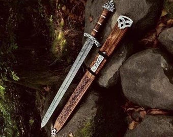Hand-Forged Damascus Viking Sword: Norse Medieval Decor with Scabbard