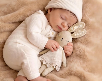 Conejito de lino personalizado con nombre y año, regalo de recuerdo personalizado para bebé, conejito de peluche para niña recién nacida, regalo de bautismo y primer cumpleaños.