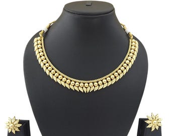 Conjunto de colar indiano folheado a ouro estilo Bollywood: joias indianas modernas para festas e casamentos.