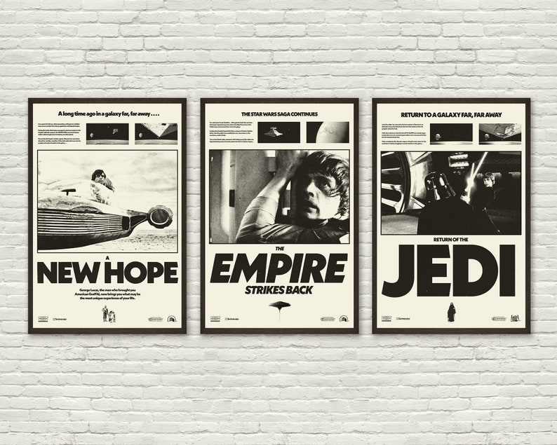 K&ouml;nnte beinhalten: Drei Schwarzwei&szlig;-Filmplakate f&uuml;r die Star Wars-Filme: Eine neue Hoffnung, Das Imperium schl&auml;gt zur&uuml;ck und Die R&uuml;ckkehr der Jedi-Ritter. Jedes Plakat zeigt einen Slogan und eine Szene aus dem Film.
