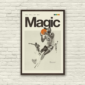 Könnte beinhalten: Ein Vintage-Poster mit einem Basketballspieler in der Luft, kurz bevor er den Ball wirft. Der Spieler trägt ein Lakers-Trikot mit der Nummer 32. Das Poster zeigt oben in großen, fetten Buchstaben das Wort "Magic".