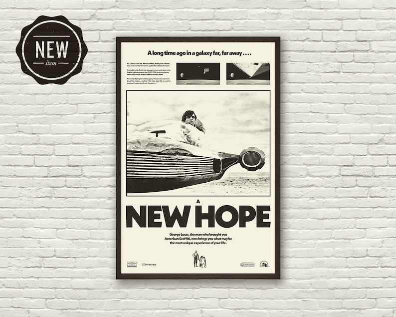 K&ouml;nnte beinhalten: Ein Vintage-Filmplakat f&uuml;r Star Wars: Eine neue Hoffnung. Das Plakat zeigt ein Schwarzwei&szlig;bild von Luke Skywalker im Cockpit des Millennium Falcon. Der Text auf dem Plakat lautet: "Vor langer Zeit, in einer weit, weit entfernten Galaxie..." und "Eine neue Hoffnung".